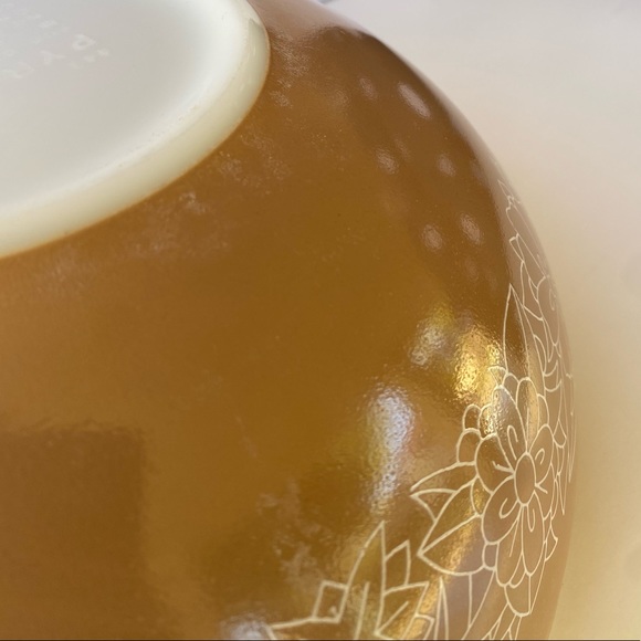 Vintage Pyrex 2L Brown Cinderella Bowl in Woodland Pattern - Picture 7 of 8